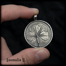 Load image into Gallery viewer, Anomalia Talisman - 5 Leaf Clover