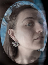 Load image into Gallery viewer, Flora Amethyst Earrings
